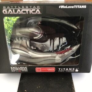 BATTLESTAR Galactica vinyl Cyclone Raider